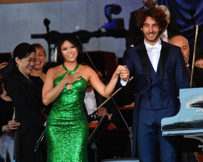 Yuja Wang, Lorenzo Viotti and the Münchner Philharmoniker at Klassik am Odeonsplatz. Photo: Marcus Schlaf